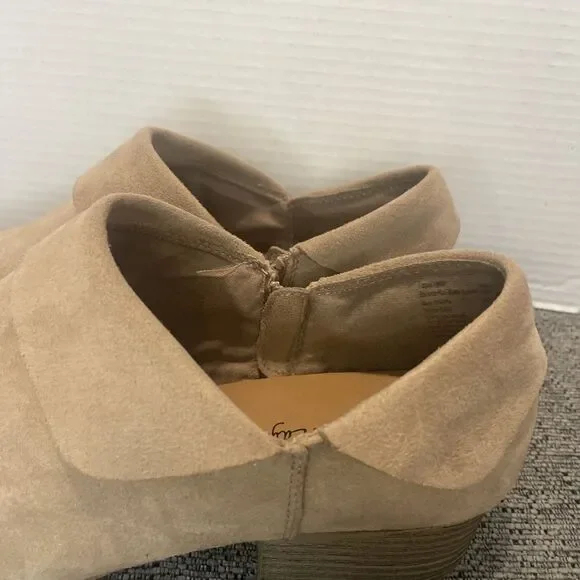 American Eagle Booties Women’s Size 12  Tan Faux Suede Low‎ Heel Ankle Boots Zip - Picture 7 of 15